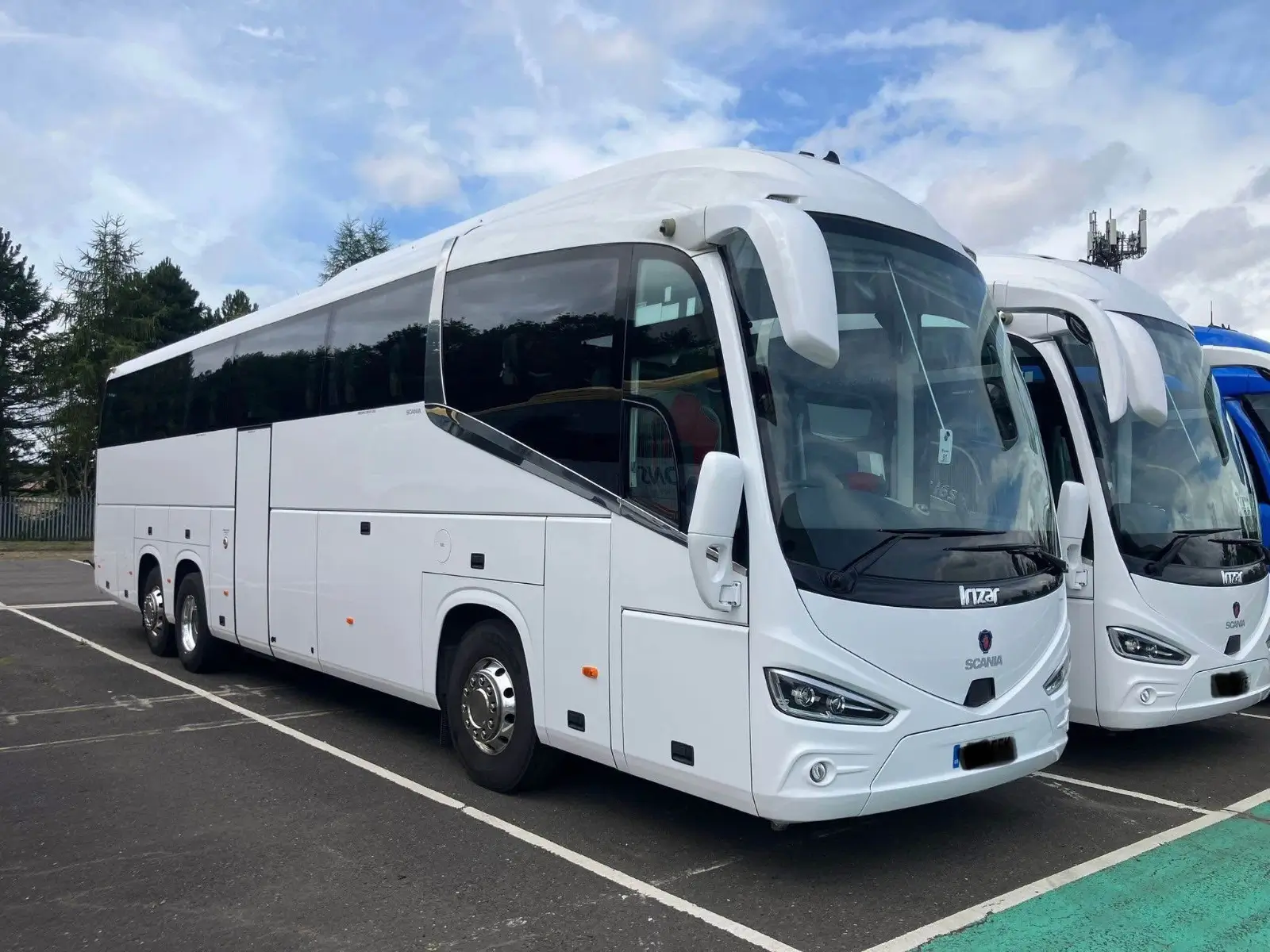 Affordable Luxury Coach for 53 Passengers in London close