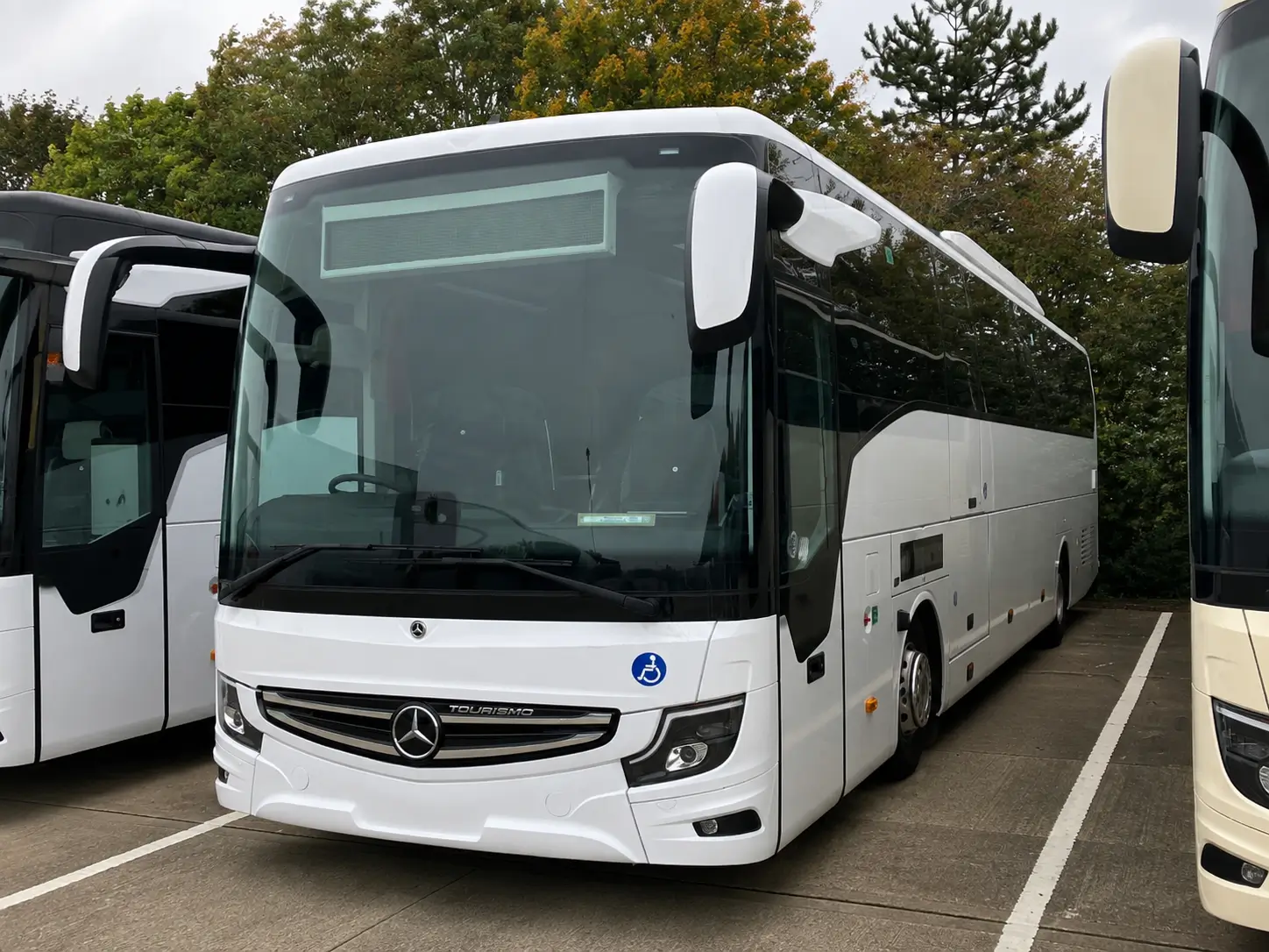 Affordable Luxury Coach for 53 Passengers in London front