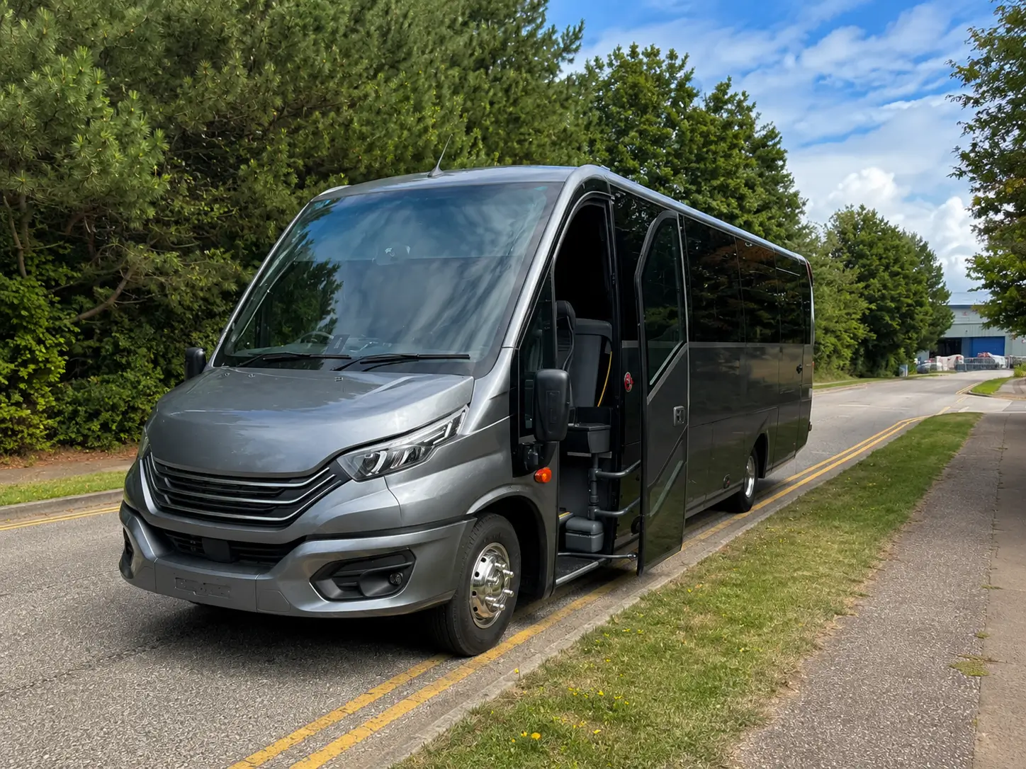 Premium Coach Hire for 30 Passengers in London road side