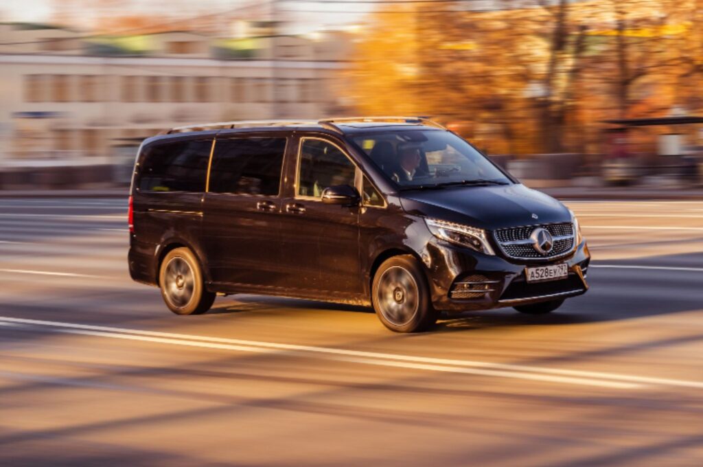 5 Reasons Why Minibus Hire in London is a Smart Choice